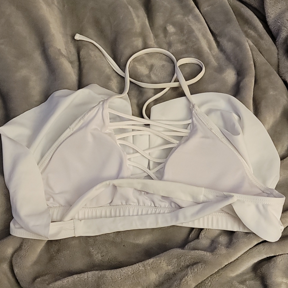 Bikini - Picture 3 of 6